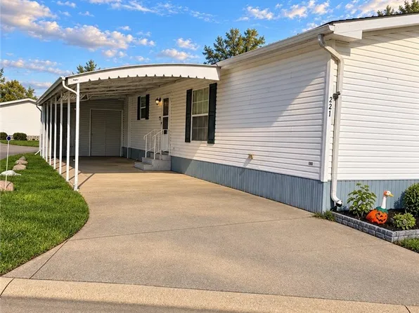 221 Gull Dr, Elyria, OH 44035