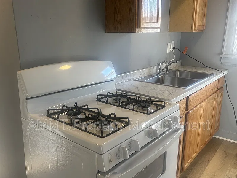 1 bed, 1.0 bath, $675 — Photo 2