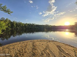 Giles Cir, Chipley, FL 32428