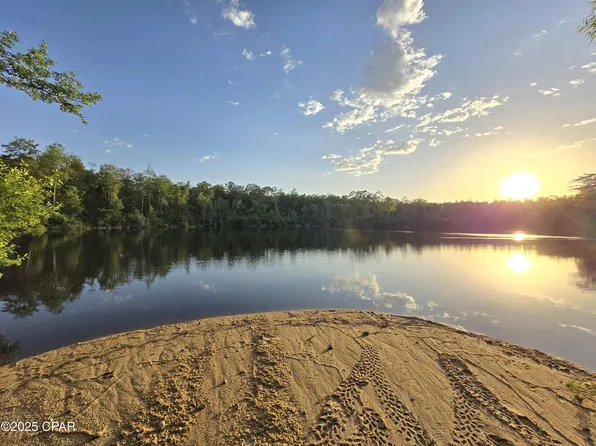 Giles Cir, Chipley, FL 32428