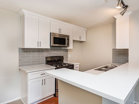 2nd image of 15412 La Mirada Blvd Unit 211