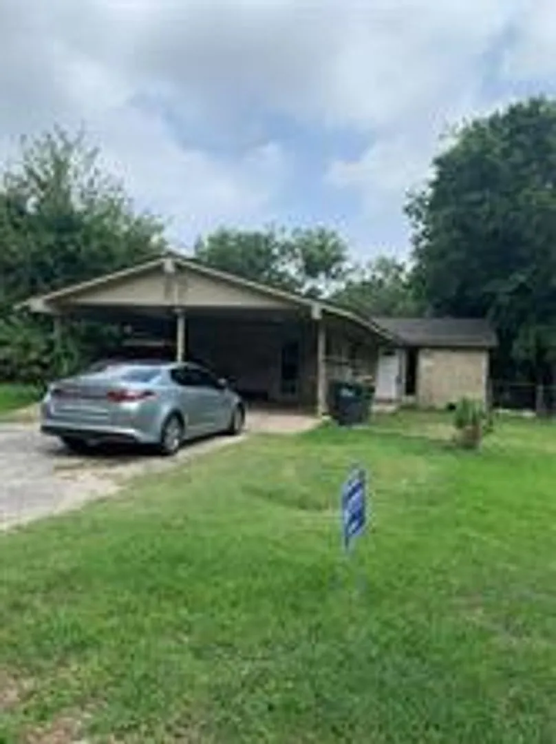 Charming 2BR/1BA in Kyle Great Location & Move-In Ready! — Photo 1