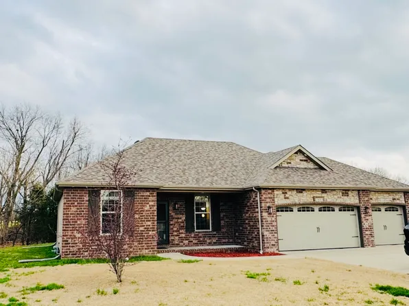 2868 E Meadow St, Republic, MO 65738