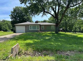 2920 NW Sproaton Ln, Topeka, KS 66617