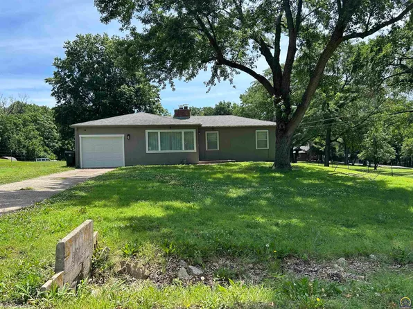 2920 NW Sproaton Ln, Topeka, KS 66617