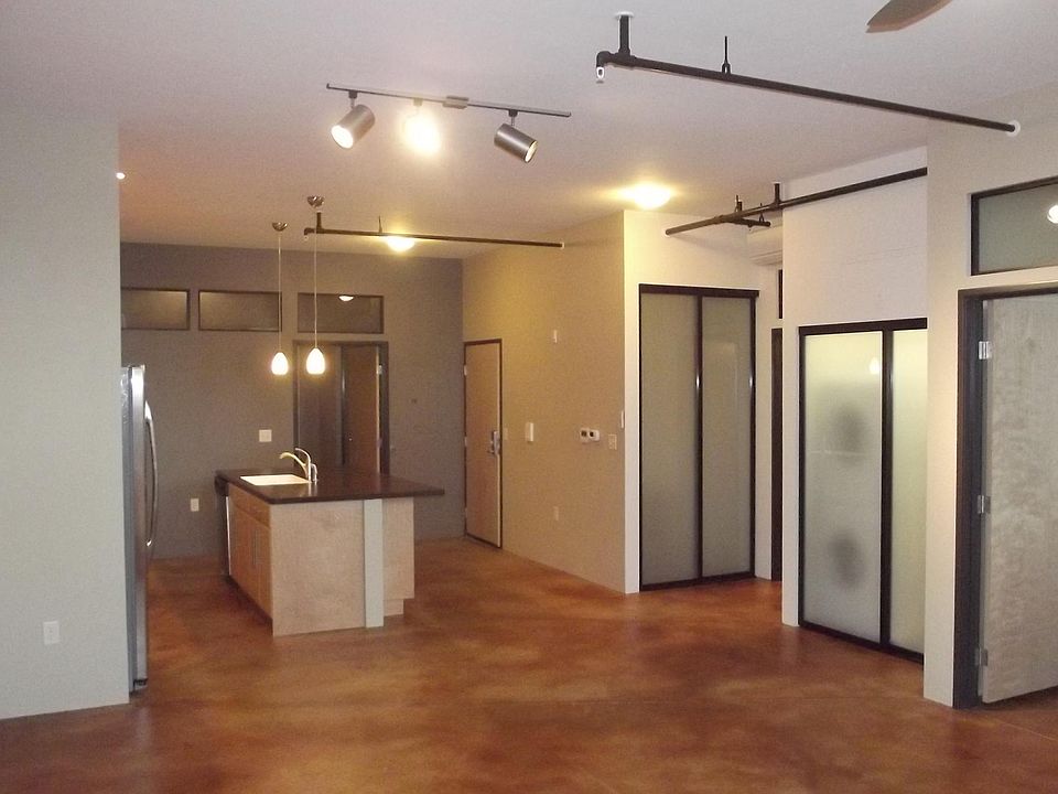 2nd image of 1615 Ludington St APT 1B