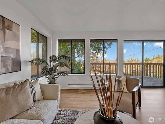 4th image of 26506 Circle Drive NW