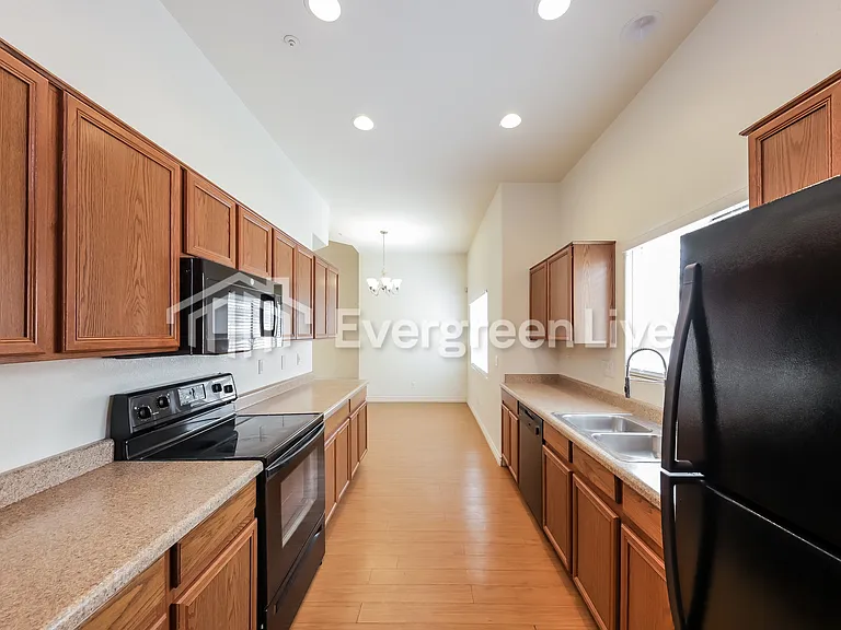 8094 W Beck Ln — Photo 8