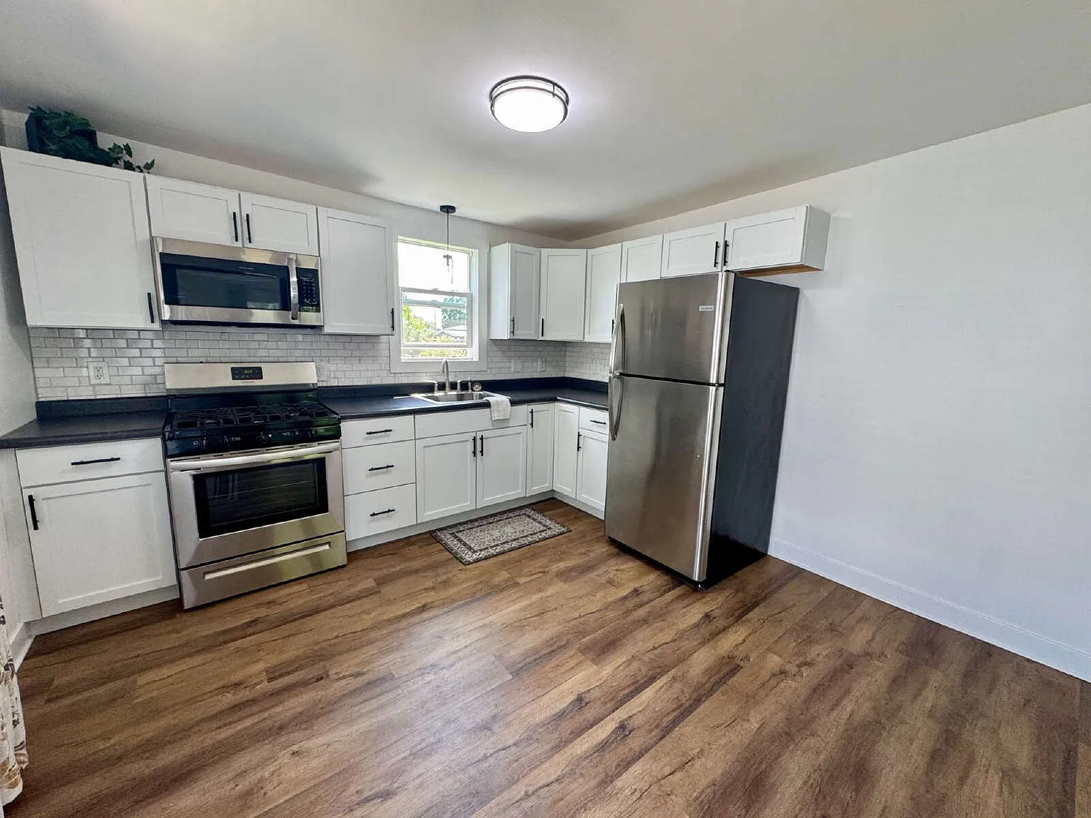 2 bed, 1.0 bath, $1,550 — Photo 3