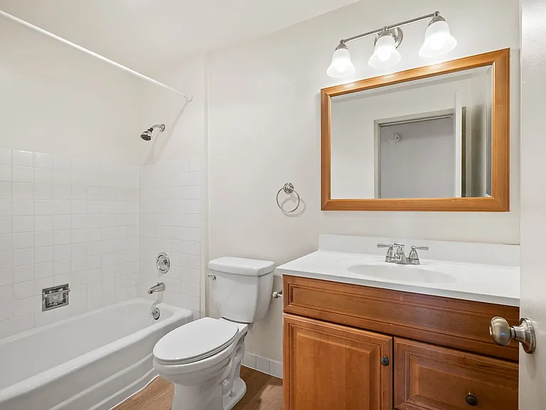 Alki Shores Apartments — Photo 31