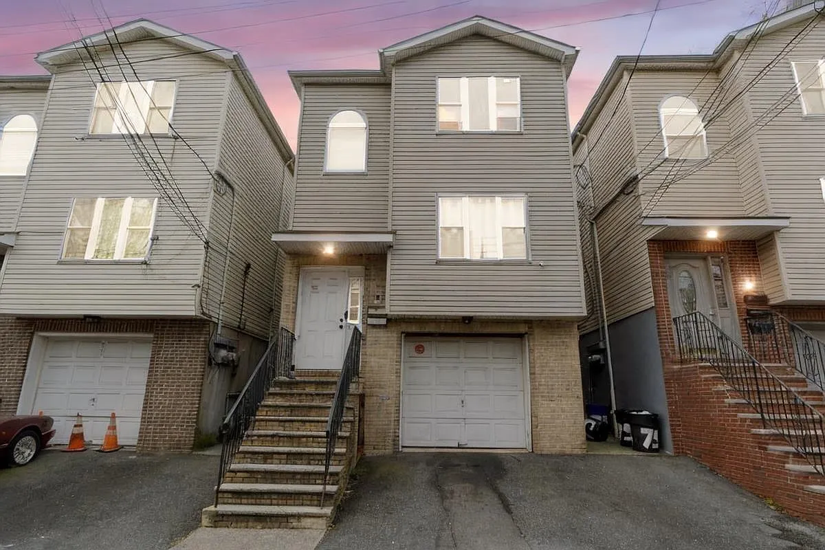 3 bed, 2.0 bath, 1200 sqft, $2,500 — Photo 1
