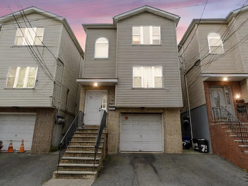 73 Woodlawn Ave #2