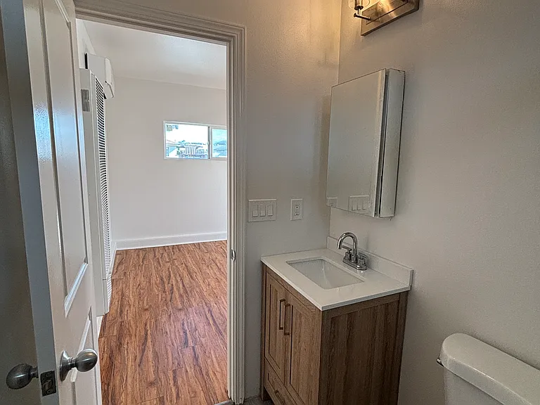 6210 Winona Ave — Photo 13