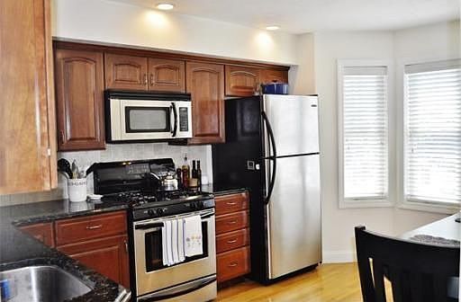2nd image of 909 Washington St Unit 10