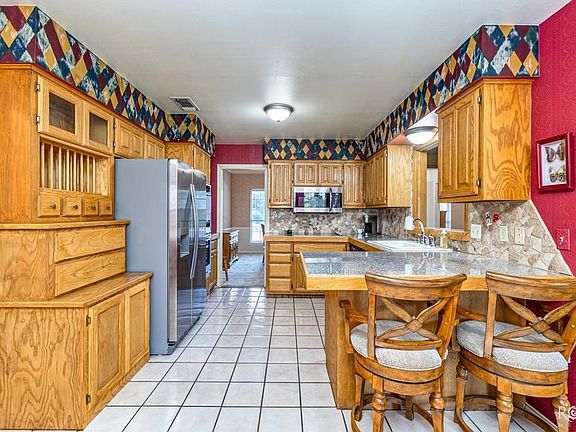 2nd image of 3421 Ridgecrest Ln