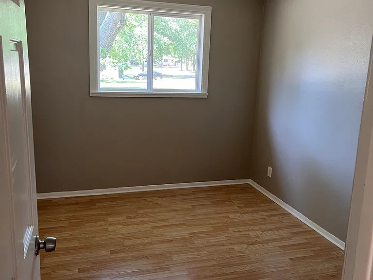 1706 Lilac Ct — Photo 2
