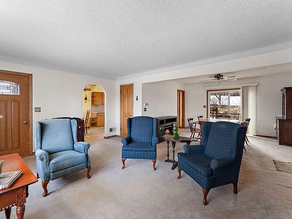 3rd image of 821 16th Ave N
