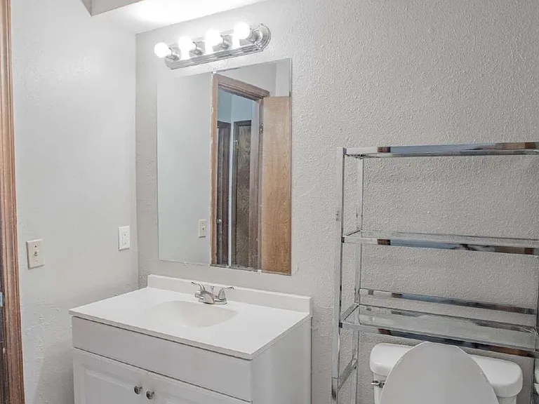 1247 W Huntington Way #A — Photo 16