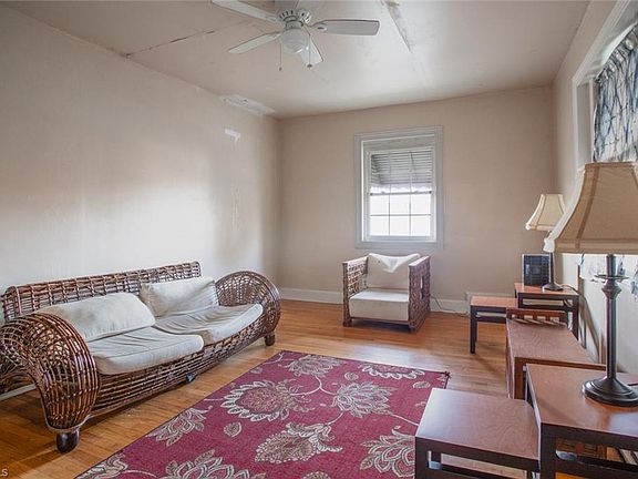 3rd image of 608 N Cameron Ave