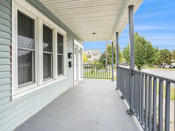 3rd image of 505 La Grave Ave SE