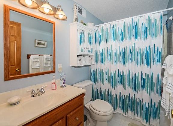 5th image of 2452 Crestwood Dr