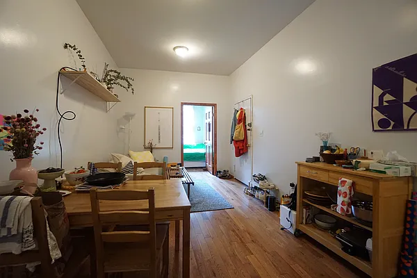 Rented by Rennit Inc. | media 24