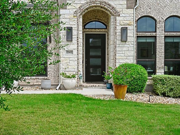 3rd image of 17802 Dufour Dr