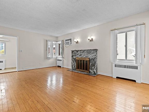 3rd image of 56 Cecelia Ave