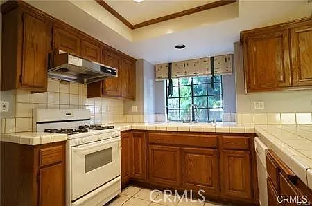 333 Genoa St — Photo 15