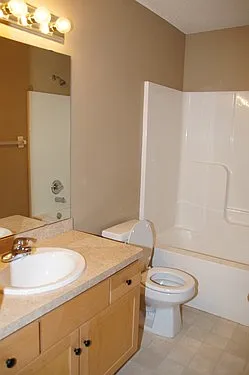Huge Beautiful TH in Quiet Neighborhood - August 1st - Easy Access to I35 at Forest Lake — Photo 4