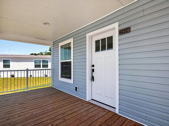 Exterior Image-4-Clayton Parke Place