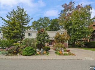 1003 Cumbermeade Rd, Fort Lee, NJ 07024