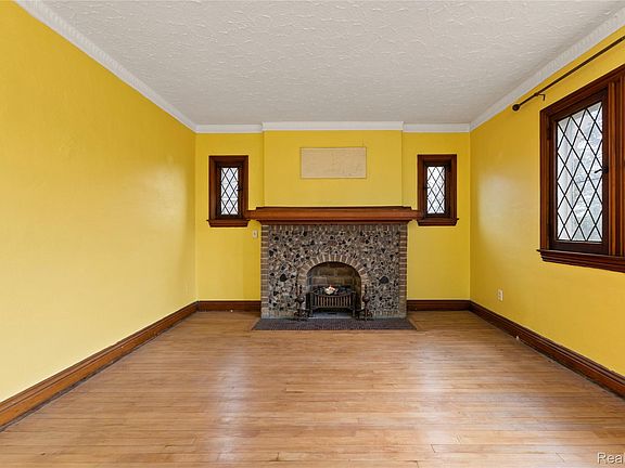 4th image of 604 Alter Rd