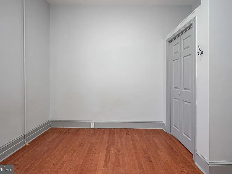 1525 Tasker St — Photo 17