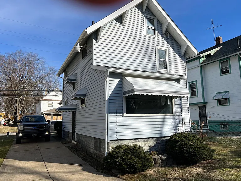 616 W Thornton St — Photo 4