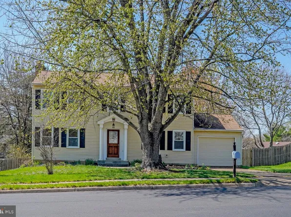 2604 Quincy Adams Dr, Herndon, VA 20171