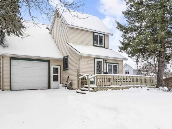 202 Wesley St, Petoskey, MI 49770