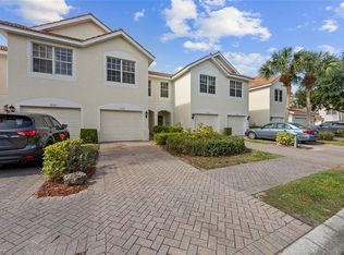 1260 Oxford Ln, Naples, FL 34105