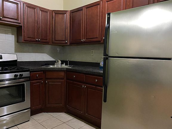 2nd image of 1470 Saint Lawrence Ave #1