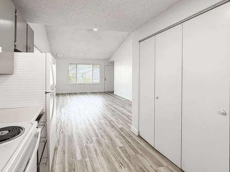 Tahoma Park Apartments — Photo 28