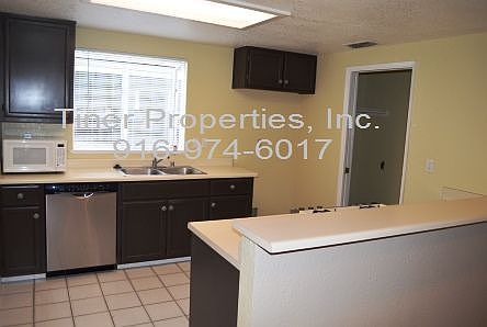 4th image of 624 Carpenter Way