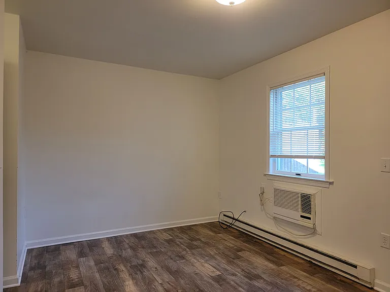 102 Bradford Dr — Photo 9