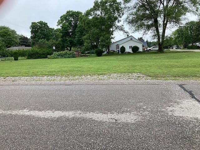 1st image of 185 Doris Ln