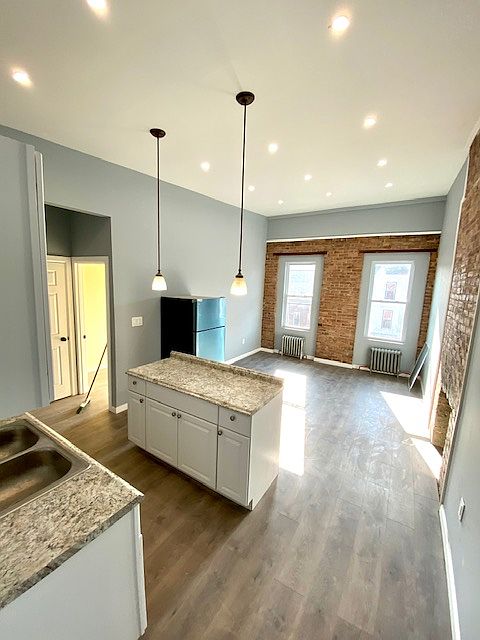 1st image of 35 Herkimer St #4