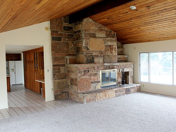 2nd image of 1046 E Grove Cir