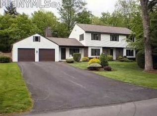 16 Stonebridge Rd, New Hartford, NY 13413