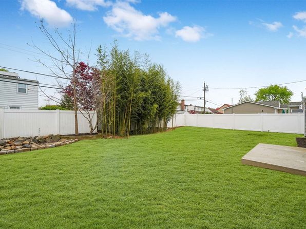 23 Spring Lane, Levittown, NY 11756