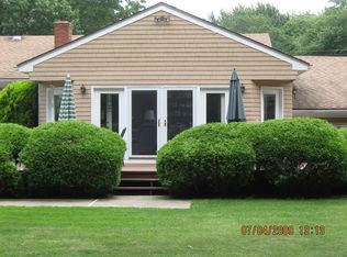 43 Indian Trl, Saunderstown, RI 02874