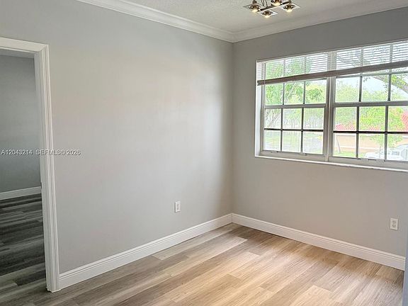 4th image of 100 SW 117th Ter #2207