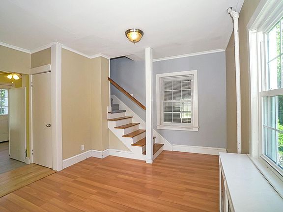3rd image of 25 Carlson Ave